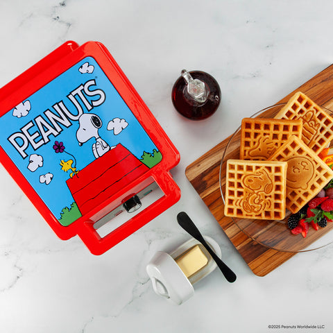 Uncanny Brands Peanuts Deluxe Waffler