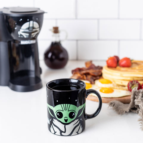 Uncanny Brands Star Wars Mandolorian Single Cup Coffee Maker with Mug